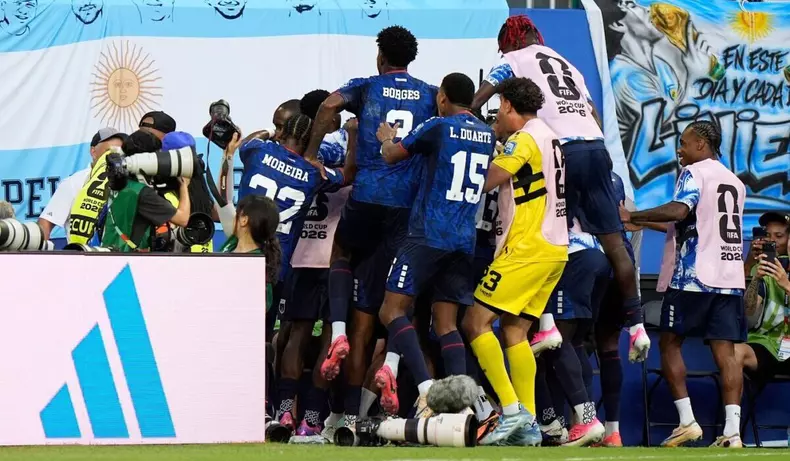 Miami Gardens, United States. 04th July, 2026. MIAMI GARDENS, UNITED STATES - JULY 3: Deroy Duarte of Cape Verde celebrates after scoring the team's first goal with his teammates during the Round Of 32 - FIFA World Cup 2026 match between Argentina and Cab