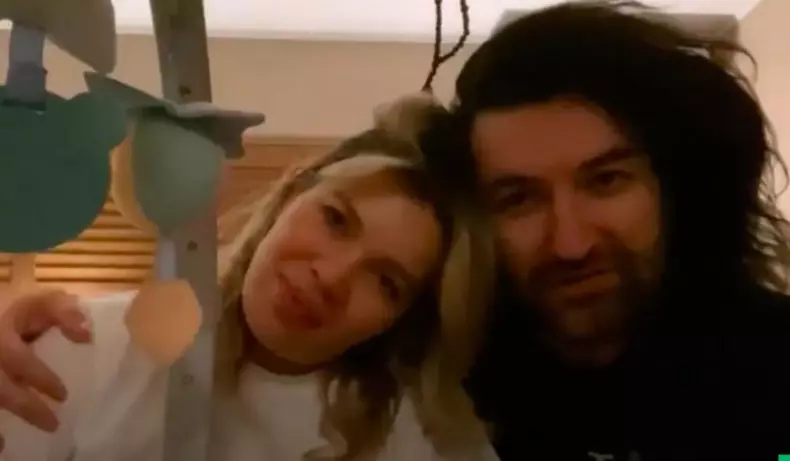 gina-pistol-a-nascut-mesaj-video-smiley-698122