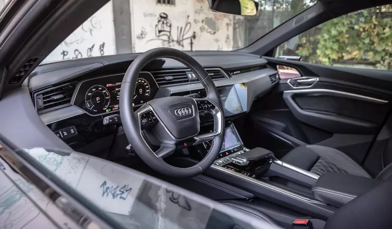 Audi e-tron Sportback 001