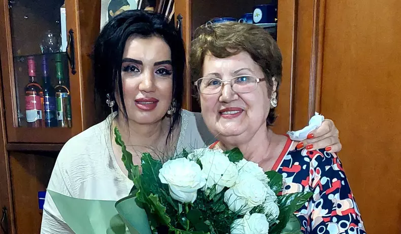 Adriana Bahmuteanu si mama ei