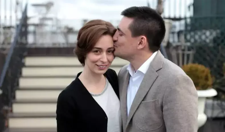 lorena a revenit in online