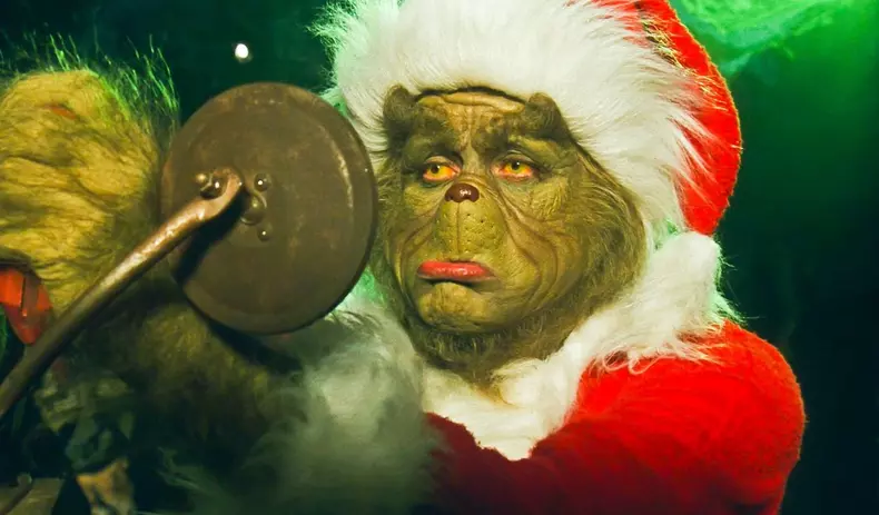 USA. Jim Carrey  in ©Universal Pictures  film: How the Grinch Stole Christmas (2000).Plot: On the outskirts of Whoville lives a green, revenge-seeking Grinch who plans to ruin Christmas for all of the citizens of the town. Ref:  LMK110-J6910-271020Supp