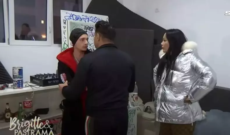 brigitte pastrama si baiatul ei apartament vandalizat 1