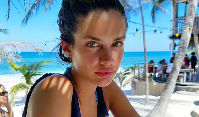 Sara Sampaio, pozata topless de paparazzi