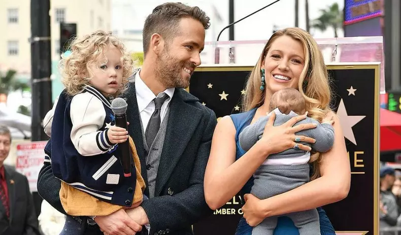 Ryan Reynolds si cei doi copii, James si Ines