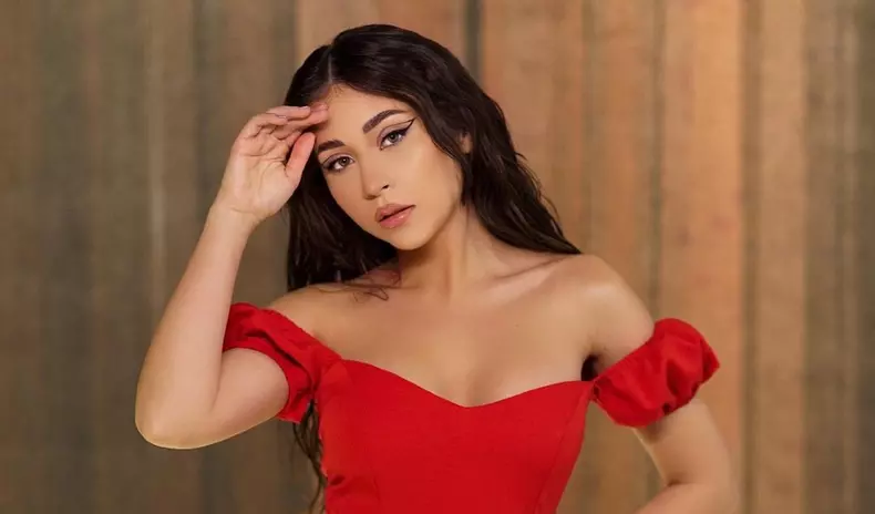 Nicole-Cherry-va-fi-mama