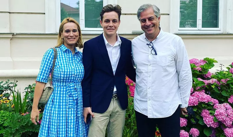 aris eram si parintii sai