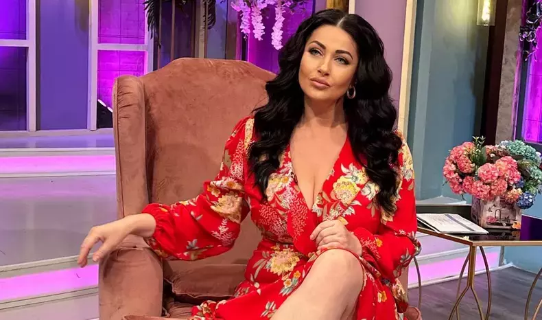 gabriela-cristea-aparitie-rara-in-costum-de-baie-1