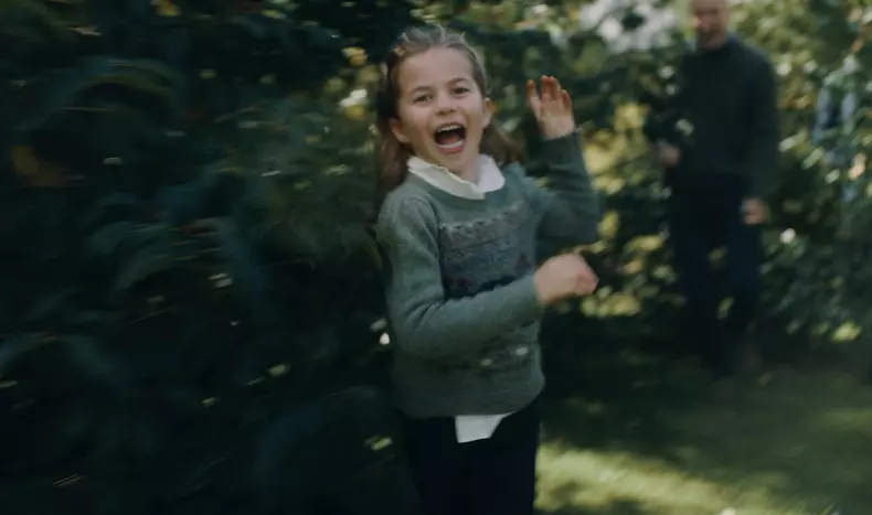 Le Prince William, duc de Cambridge et Catherine Kate Middleton, duchesse de Cambridge publient une vidéo privée en famille avec leurs 3 enfants, le prince George, la princesse Charlotte et le prince Louis pour marquer leur 10 ème anniversaire de mariage