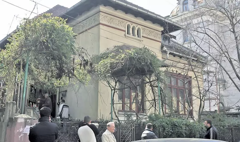 4392-249828-casadolanescu1