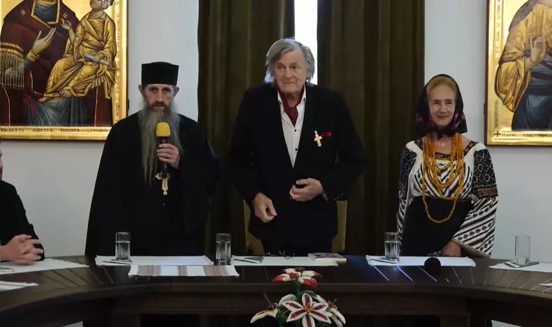Florin Piersic, întâmpinat cu pâine și sare la Mănăstirea Putna  (4)