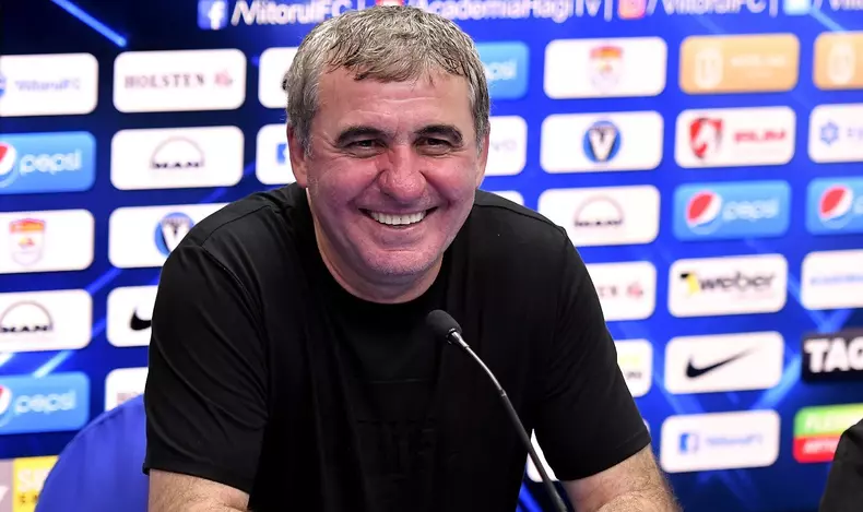 gica-hagi-in-timpul-unei-conferinte-de-presa-