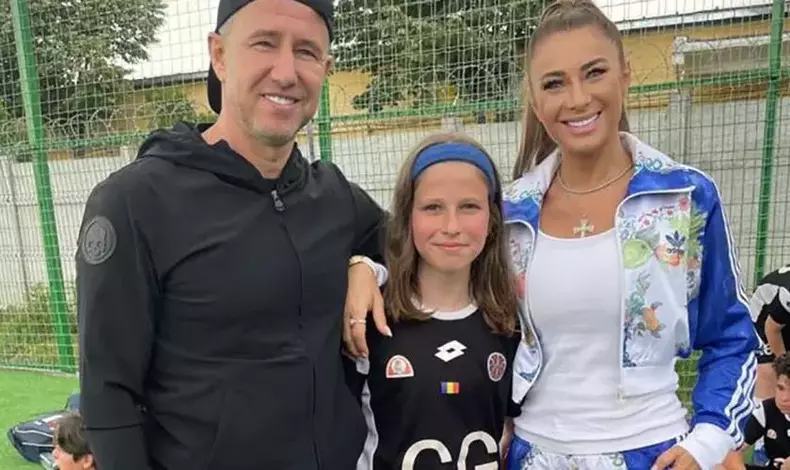 anamaria-prodan-ramane-cu-numele-reghecampf-10