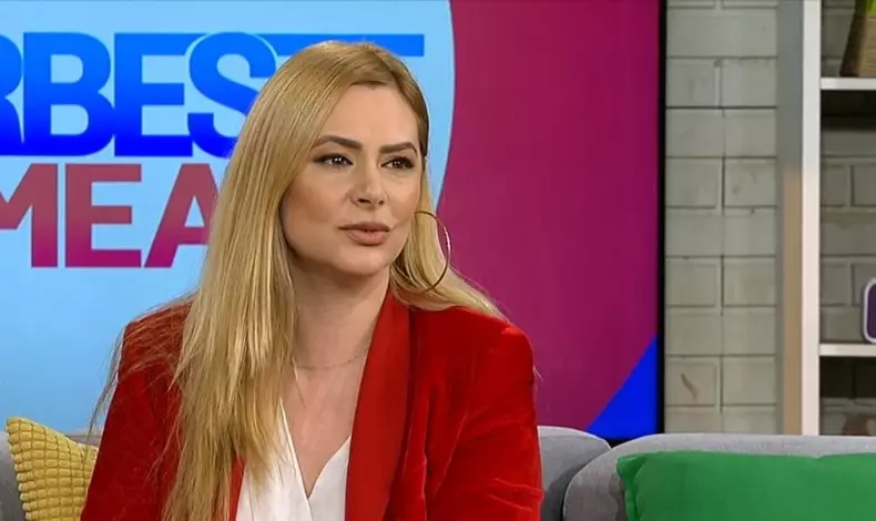 cristina-cepraga-s-a-intors-in-romania-cu-fiica-ei-de-trei-ani-cum-arata-micuta2