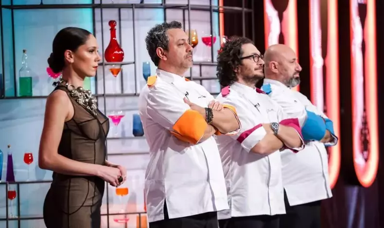 eliminare-surpriza-la-chefi-la-cutite.-concurentul-care-a-parasit-competitia-dupa-o-seara-neagra-1024x576-1