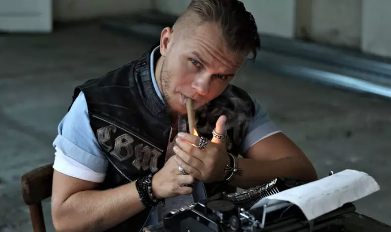 Cine-este-și-cum-arată-iubita-lui-Codin-Maticiuc.-Singura-imagine-cu-cea-care-l-a-făcut-tată-840x500-1