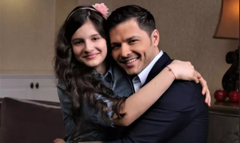 Fiica-cea-mare-a-lui-Liviu-Vârciu-este-incredibil-de-frumoasă.-Cine-este-mama-Carminei-și-cu-ce-se-ocupă-1-840x500