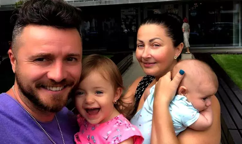 gabriela-cristea-de-urgenta-la-spital-cu-fetita-cea-mica-2-840x500