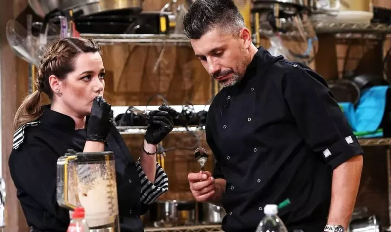 Alberto-Chelu-mesaj-pentru-Maria-Sandru.-Cutitul-de-aur-i-a-luat-pe-multi-prin-surprindere-1024x609