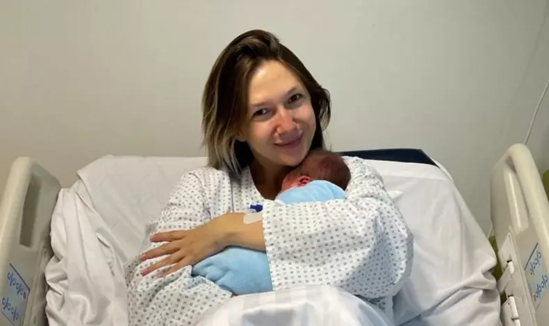 Adela-Popescu-a-plans-pe-rupte-cand-a-nascut-840x500