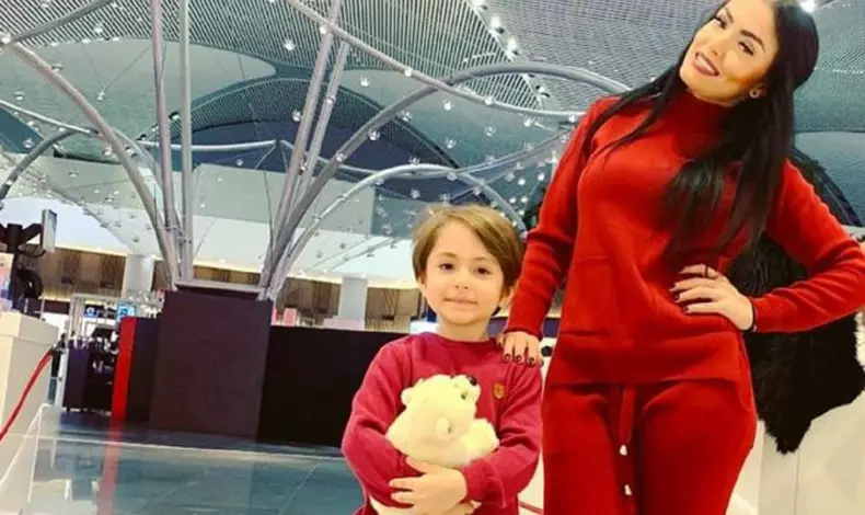 Cum-si-a-pozat-Andreea-Mantea-copilul-in-noaptea-de-Mos-Nicolae.-Nu-a-fost-cuminte-1-840x500-1