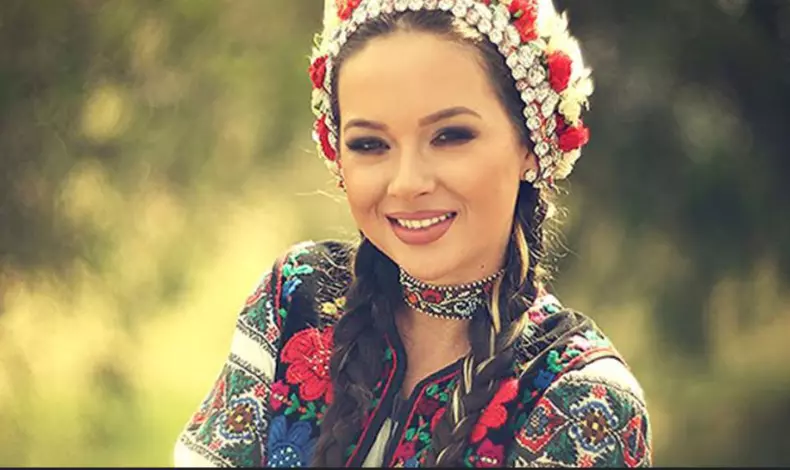 Vladuta-Lupau-reactie-dupa-ce-a-fost-acuzata-ca-are-succes-datorita-corpului-ei.-Lumea-vorbeste-840x500-1