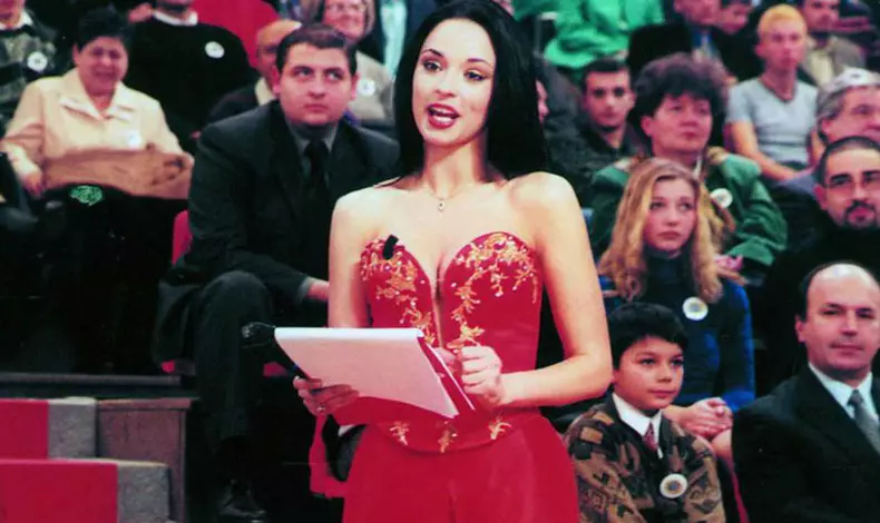 Ce-salariu-lua-Andrea-Marin-de-la-TVR1-pe-vremea-cand-prezenta-emisiunea-Surprize-surprize-840x500-1