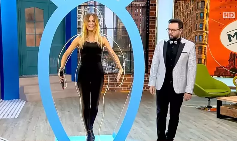 anca-turcasiu-a-refacut-scena-din-miss-litoral-7-1024x611-1