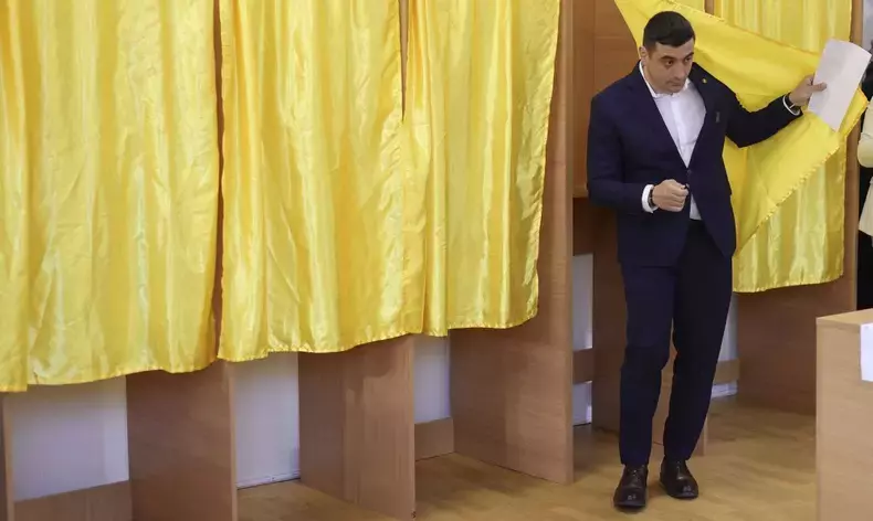 George Simion și Călin Georgescu la vot primul tur alegeri mai 2025 (5)