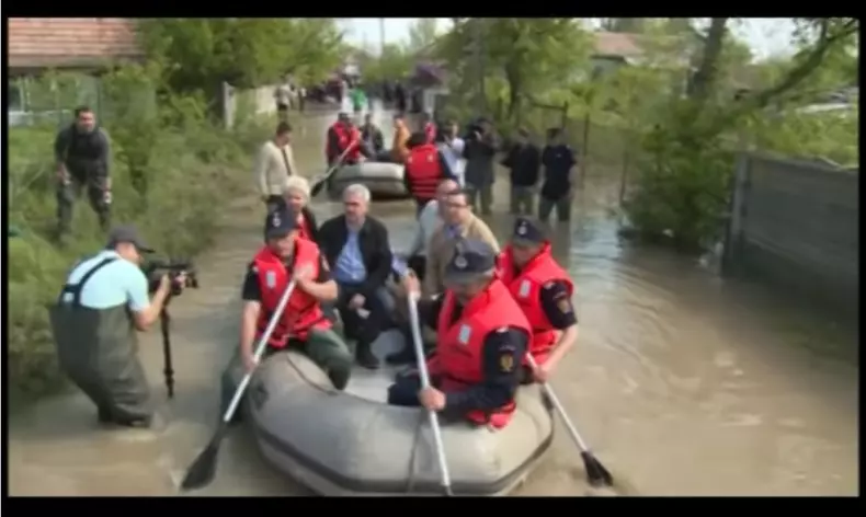 media-174429761674252800