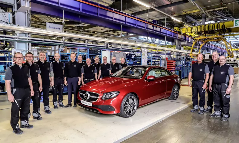 Mercedes-Benz Werk Bremen: Mercedes-Benz startet Produktion des neuen E-Klasse Coupés