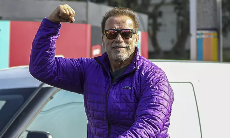 Arnold Schwarzenegger, pentru putin