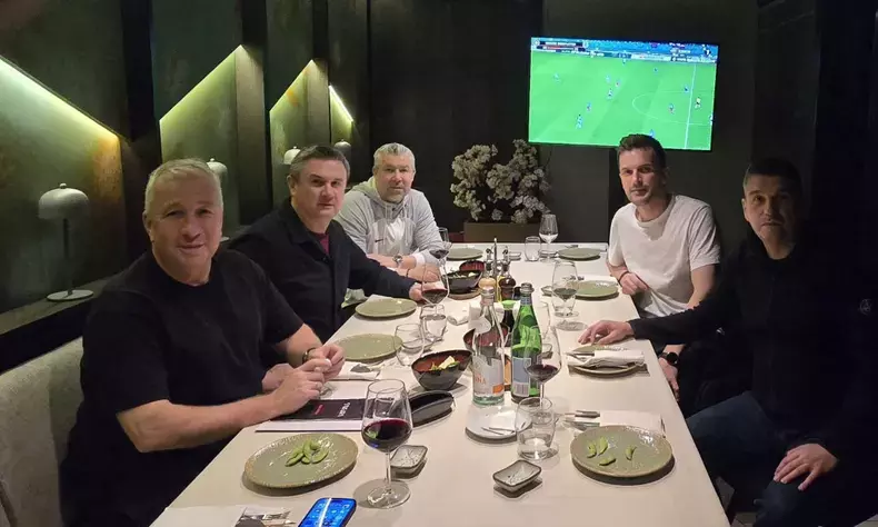 dan-petrescu-si-prietenii-lui