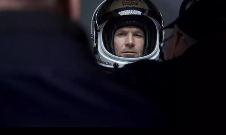 Felix-Baumgartner-Stratos-3