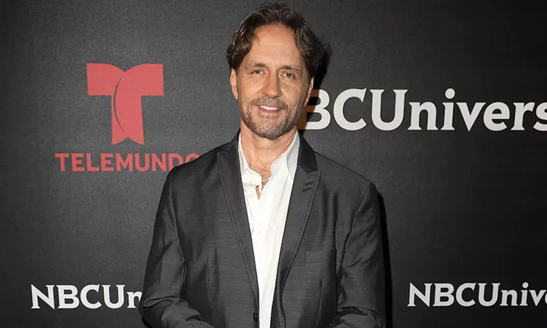 guy-ecker-reaparece-alfombra-t