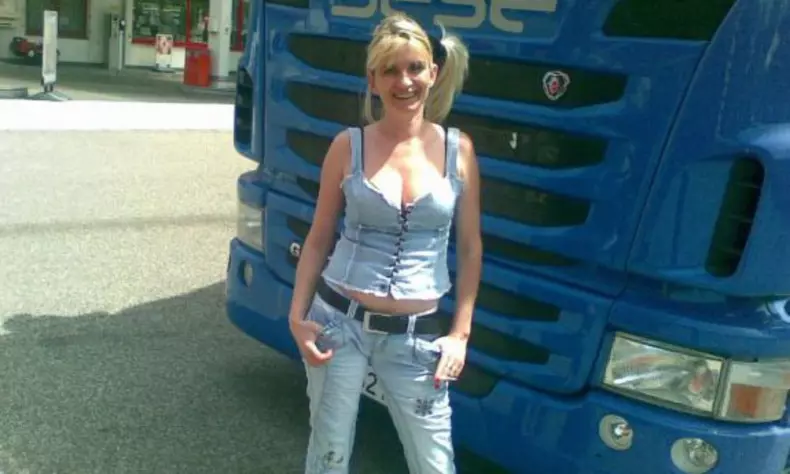 sexy-romanca-sofer-de-tir-in-spania-