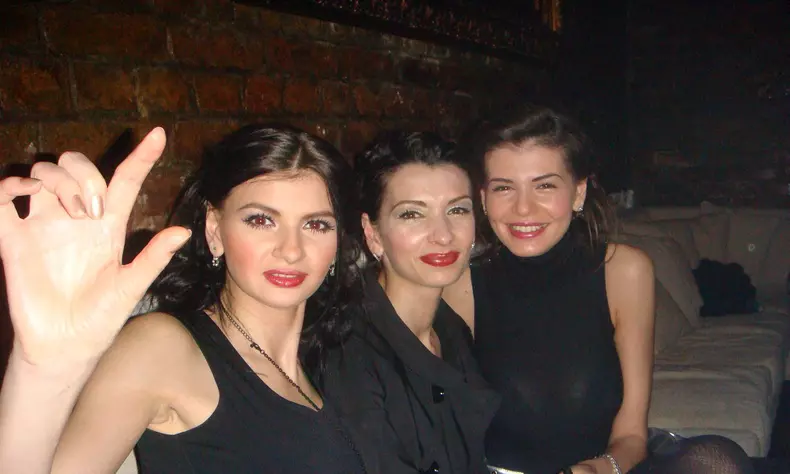 Cum arată Alina, sora mai mare a Monicăi și Ramonei Gabor. Este căsătorită și a ales să ducă o viață simplă