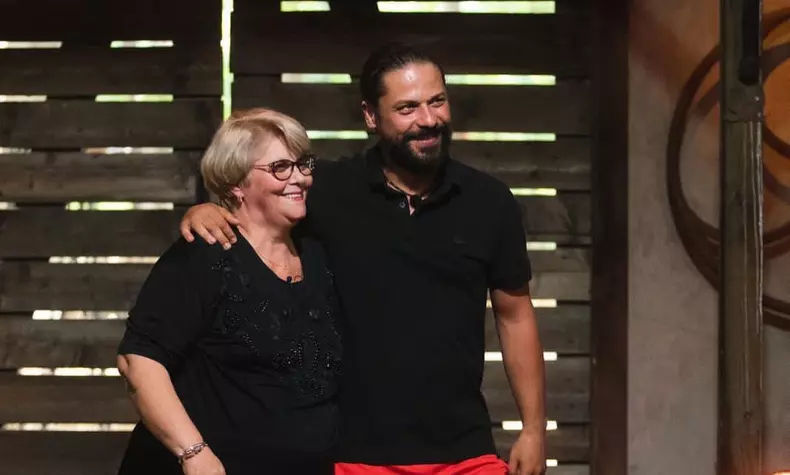 Augustin Viziru și mama lui, Irina