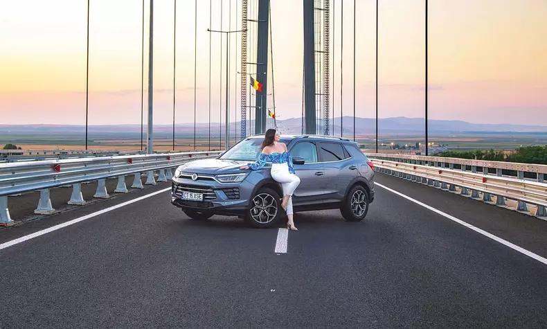 Oana si SsangYong Rexton low res 003