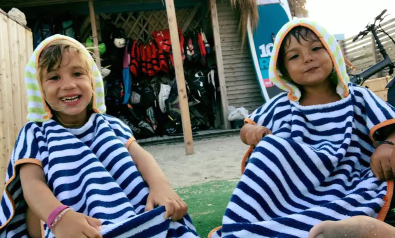 Mina si Toma, doi dintre copii lui Horia Brenciu si ai lui Alice