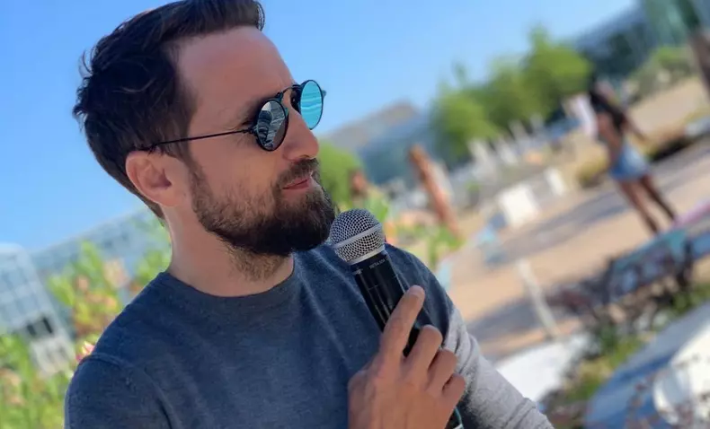 Cu cât și-a vândut Dani Oțil celebra garsonieră în care a stat cu Mihaela Rădulescu