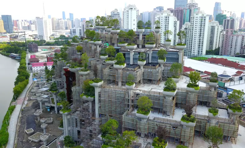 Hanging gardens take shape in Shanghai