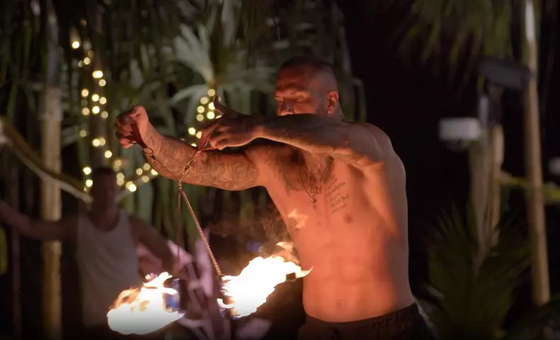 Ella, afectată de imagini cu iubitul ei  (7)