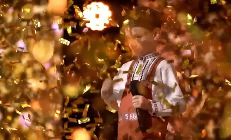 1-golden-buzz-pentru-rares-prisacariu-copilul-din-botosani-a-incremenit-sala-de-la-romanii-au-talent-fotovideo