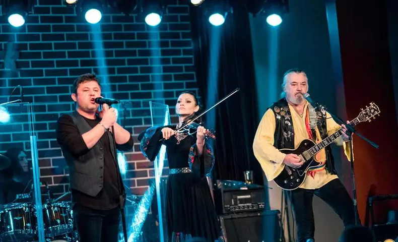 44229694_1619213741513771_1793154661465718784_n-1