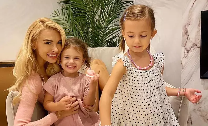 andreea-balan-mama-surogat-e1645168800725