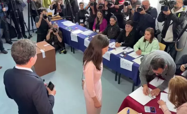 mirabela-gradinaru-nicusor-dan-alegeri-prezidentiale-2025 (4)