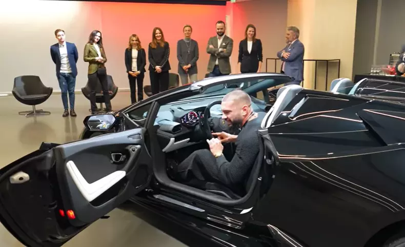 Dorian Popa și-a luat Lamborghini de 300.000 de euro