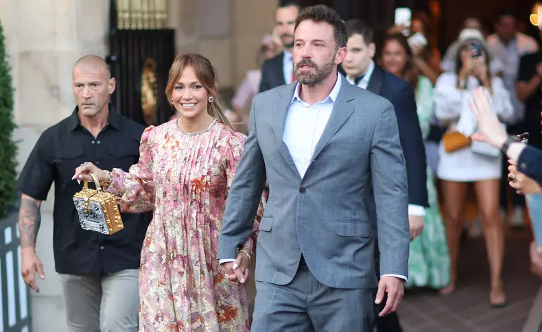 Jennifer Lopez a împlinit 53 de ani în timpul vacanței din Paris. Cum a răsfățat-o Ben Affleck