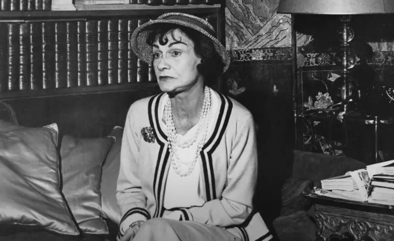 Coco Chanel, lecții de fashion și stil de la cea mai influentă creatoare de modă a secolului trecut